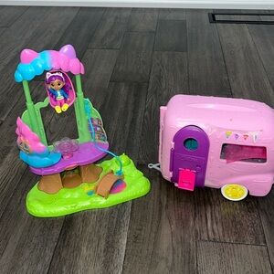 Gabby’s dollhouse with Gabby action figure and Chelsea trailer